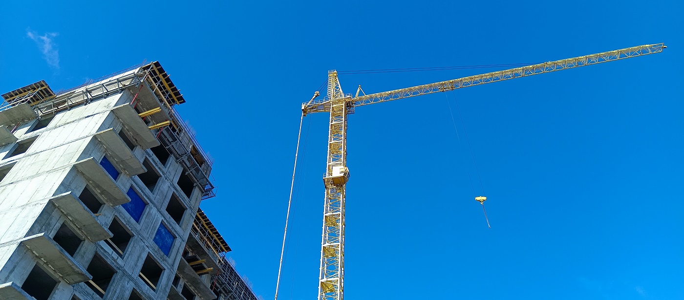 Аренда и услуги башенных кранов для стротельства высотных домов и зданий в Горняке